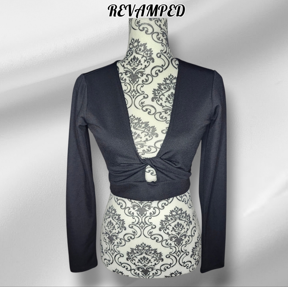 REVAMPED Cropped Top With Cut-out - Medium